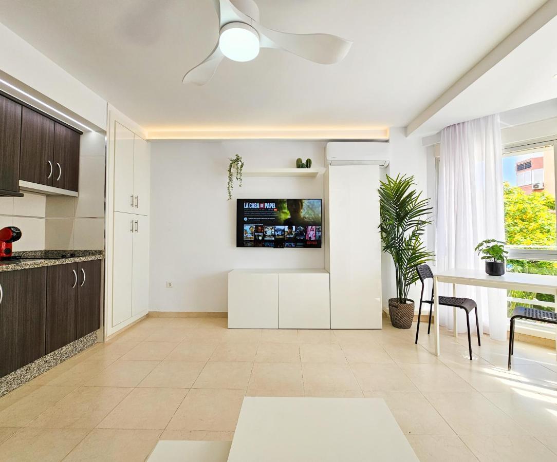 Estudio Vip Mediterraneo - Alojamientos La Torre Torre Del Mar Extérieur photo